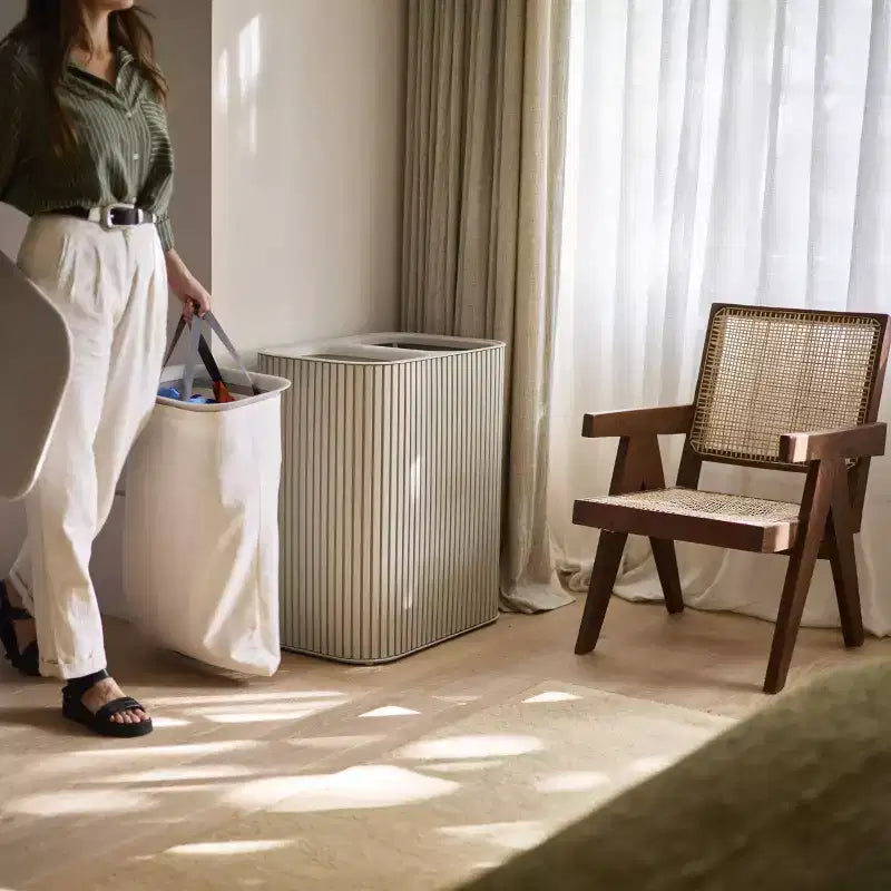 Cesto per la biancheria Joseph Joseph Tota Luxe 90L con separazione in bambù - Ecru