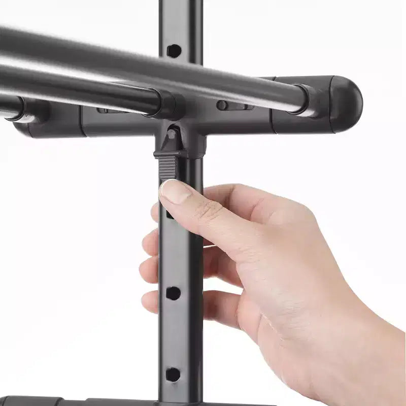 Scarpiera estensibile a 4 livelli Whitmor nera: telaio in acciaio, capacità 24 paia, autoportante, larghezza 45,67", altezza 21,85"