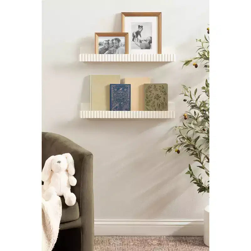 Kate & Laurel All Things Decor Mensole a sporgenza Furrow, Set da 2, Bianche