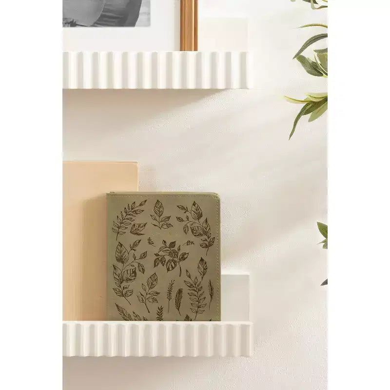 Kate & Laurel All Things Decor Mensole a sporgenza Furrow, Set da 2, Bianche