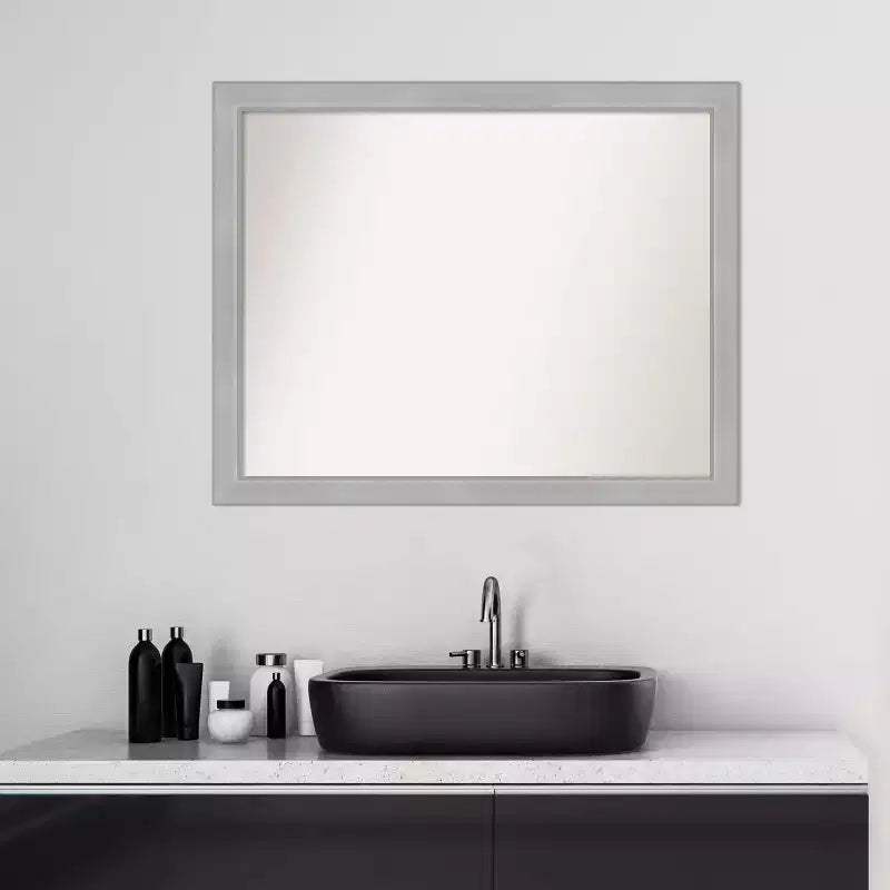 Specchio da parete stretto da bagno 31" x 25" non smussato Vista in nichel spazzolato - Amanti Art: rettangolare, cornice in polistirene, montato a parete