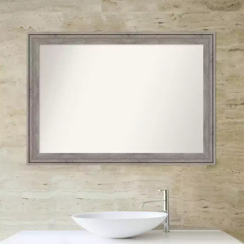 Specchio da parete per bagno Amanti Art Regis Barnwood Gray in legno, senza bisello, 41" x 29": Rettangolare moderno, include ferramenta per il montaggio