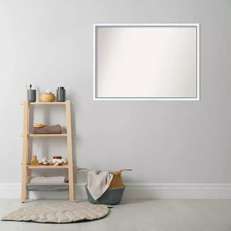 Specchio da parete per bagno Morgan in legno non smussato 40"x29" Bianco/Blu - Amanti Art: Include accessori per il montaggio, cornice in legno