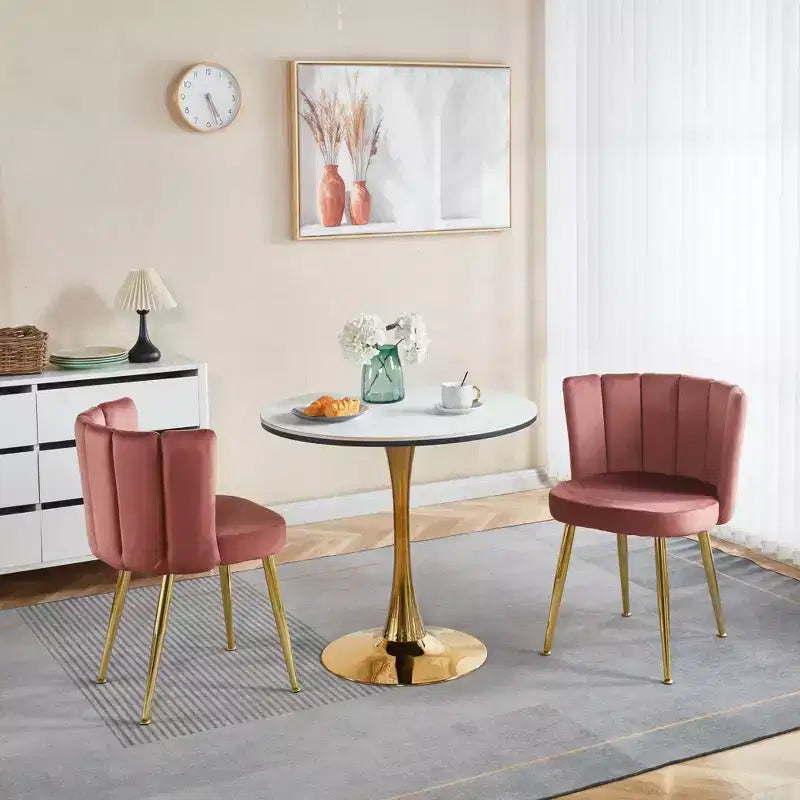 Sedia da salotto moderna Okak, con gambe in tubolare di ferro color oro, velluto e schienale confortevole, set da 2