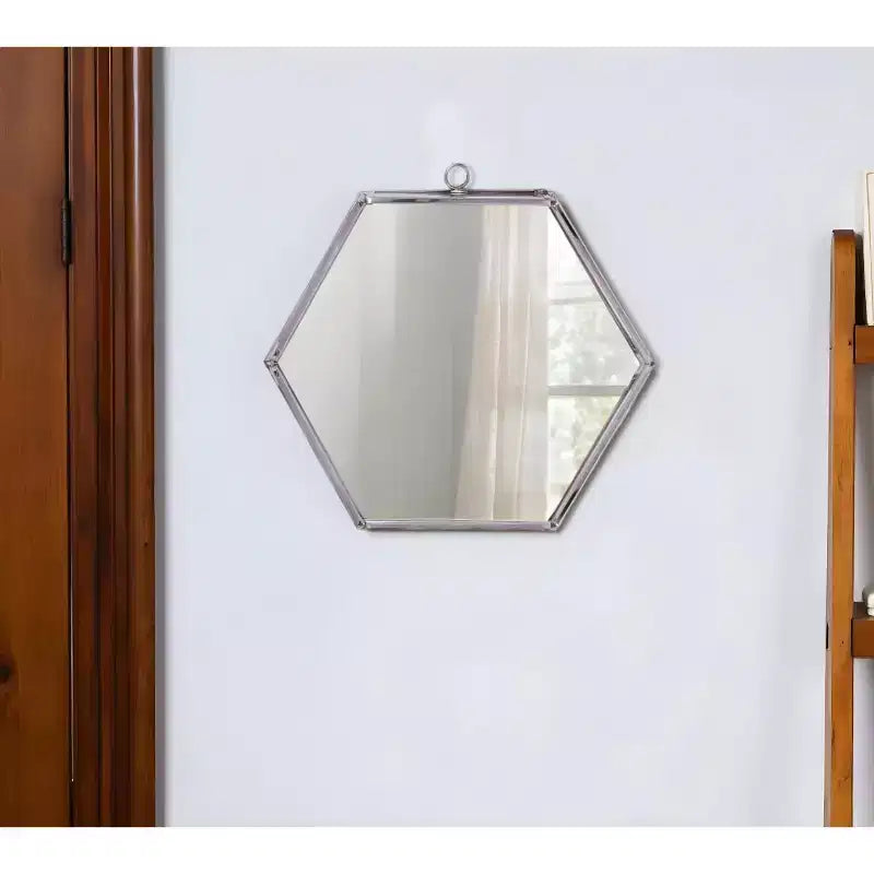 HomeRoots 8 Specchio decorativo esagonale argento con cornice in acciaio