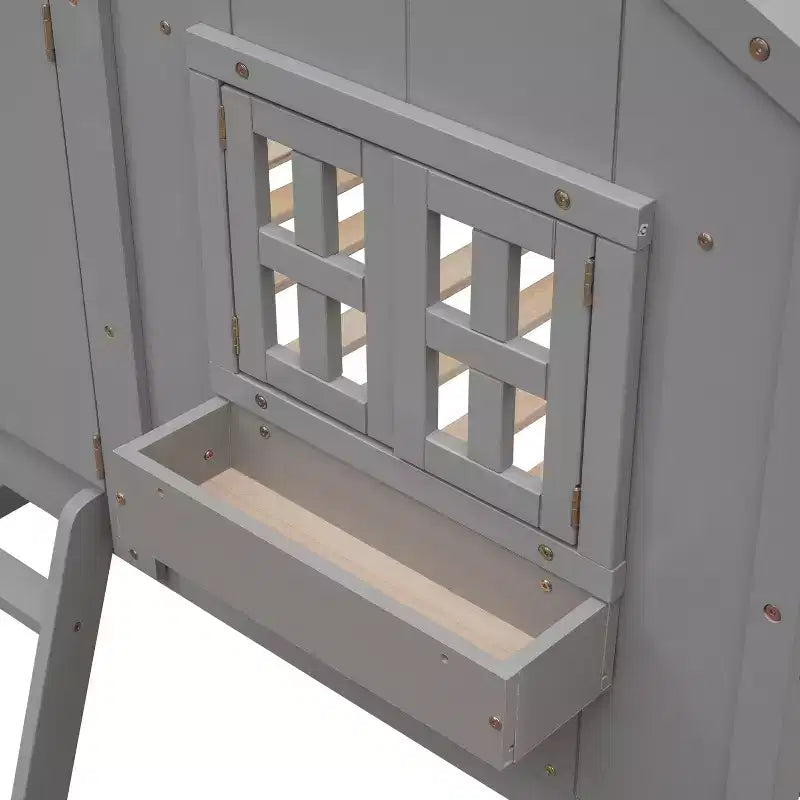 Letto a castello Okak Twin Over Twin House con tetto, letto a castello a pavimento con finestra e sponde di sicurezza, porta, scale in legno massello per bambini, facile da montare