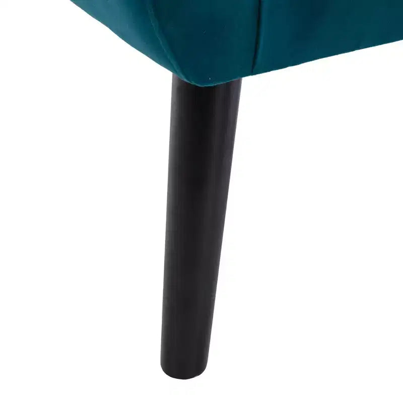 Poltrona moderna con bottoni Okak, poltrona da soggiorno imbottita con braccioli e gambe in legno nero, ergonomica per camera da letto