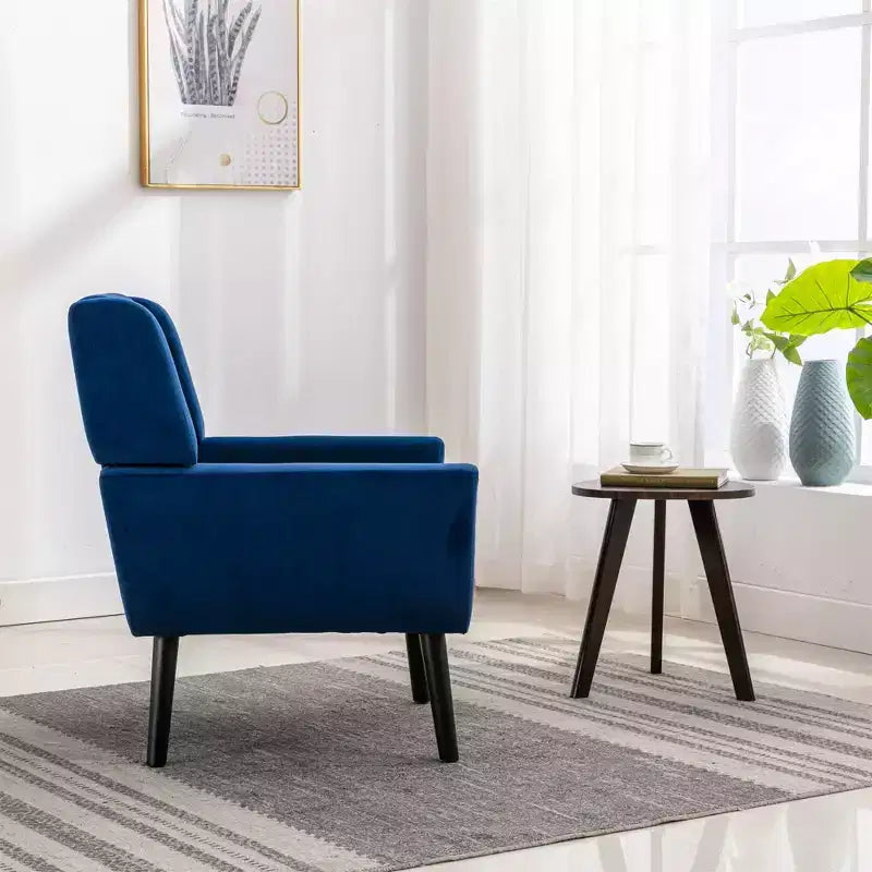 Poltrona moderna con bottoni Okak, poltrona da soggiorno imbottita con braccioli e gambe in legno nero, ergonomica per camera da letto