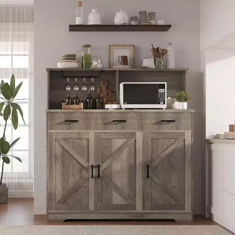 Credenza a Buffet in Stile Rustico con Porta Microonde, Armadio Contenitore con Ante a Stalla, Cassetti e Ripiani Regolabili, Mobile Bar per Caffè in Legno