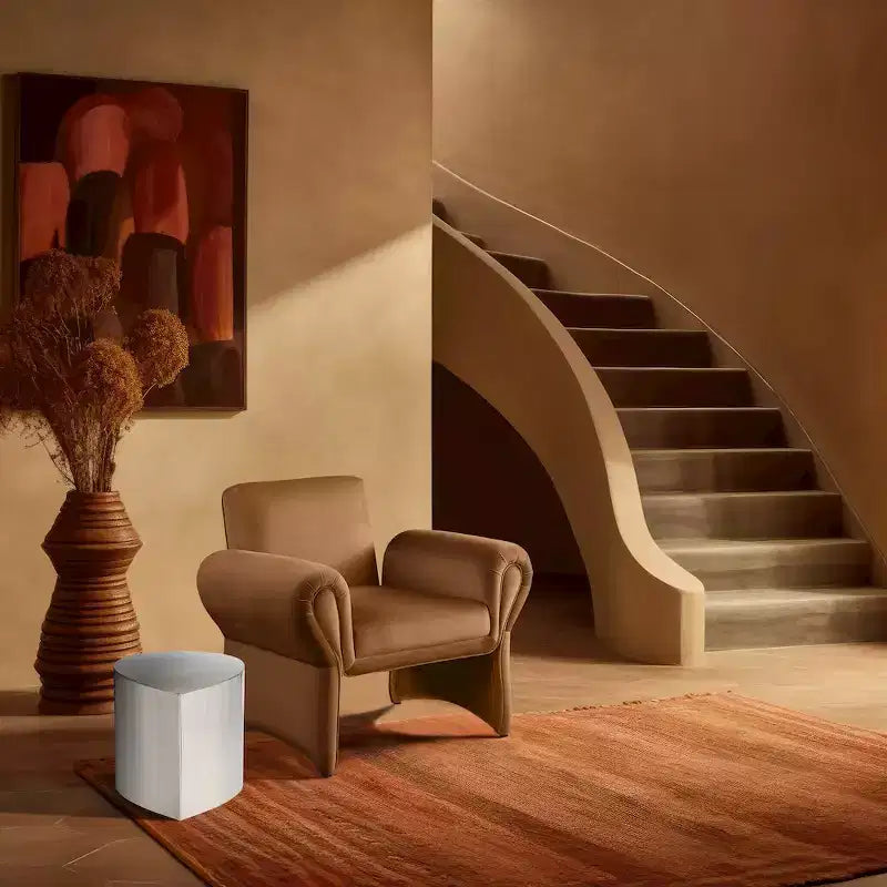 Tavolino Petal color argento di Meridian Furniture