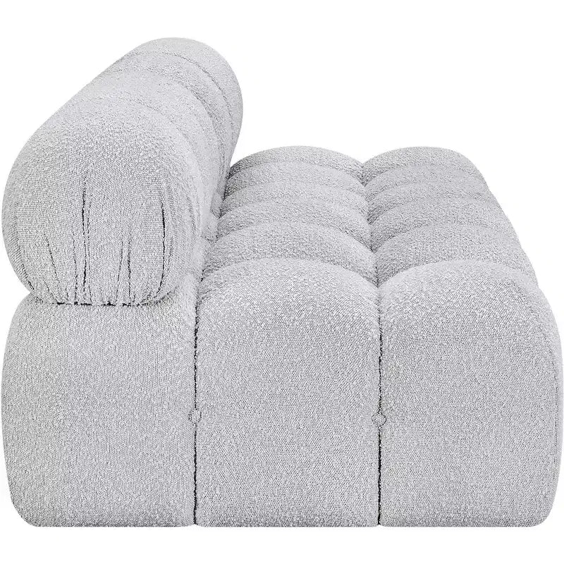 Meridian Furniture, divano modulare in tessuto Bouclé Ames
