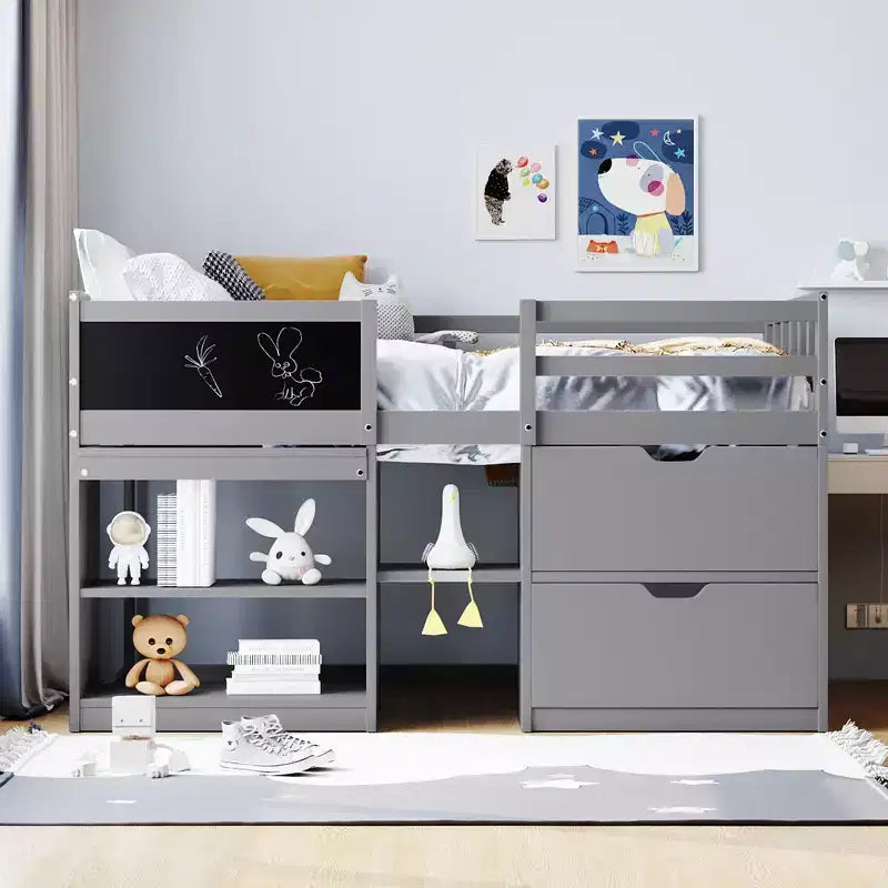 Letto a soppalco basso con scrivania a rotelle e mensole portaoggetti, letto a soppalco singolo in legno con 2 cassetti e lavagna per bambini