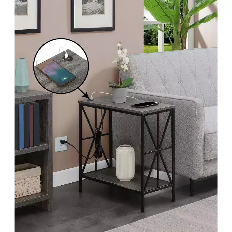 HomeStock Belmont Tavolino laterale con stazione di ricarica e ripiano, due porte USB, elegante tavolino con cornice a croce per l'arredamento della camera da letto