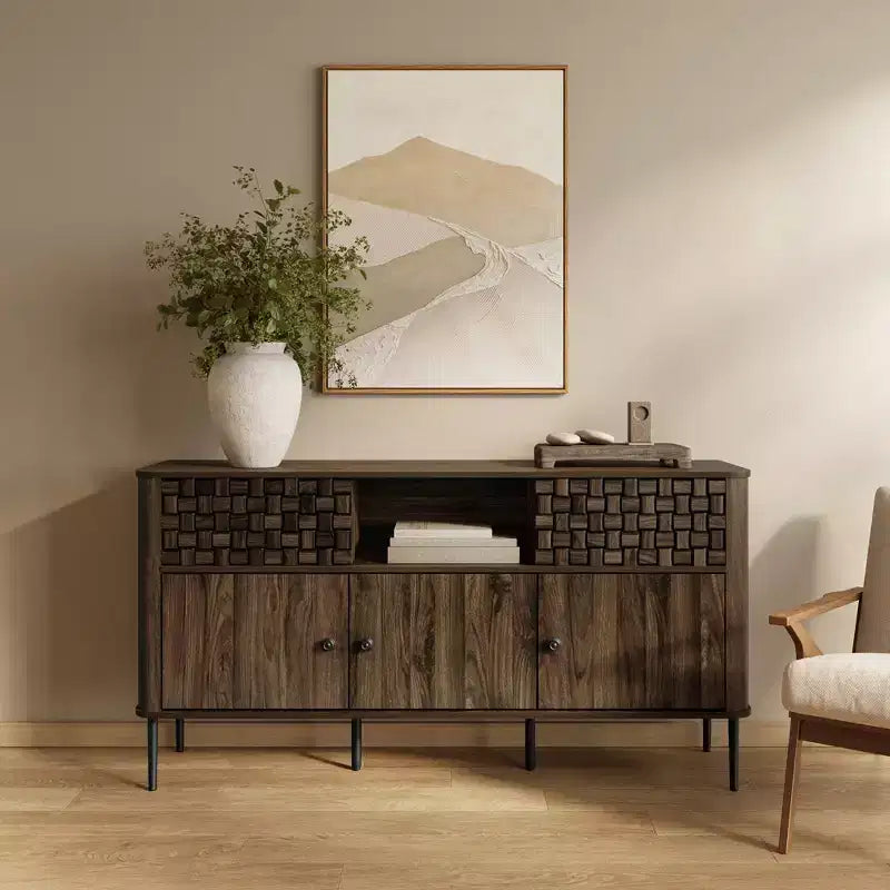 Credenza LuxenHome in legno lavorato rovere scuro con 3 ante a trama intrecciata e 2 ante scorrevoli