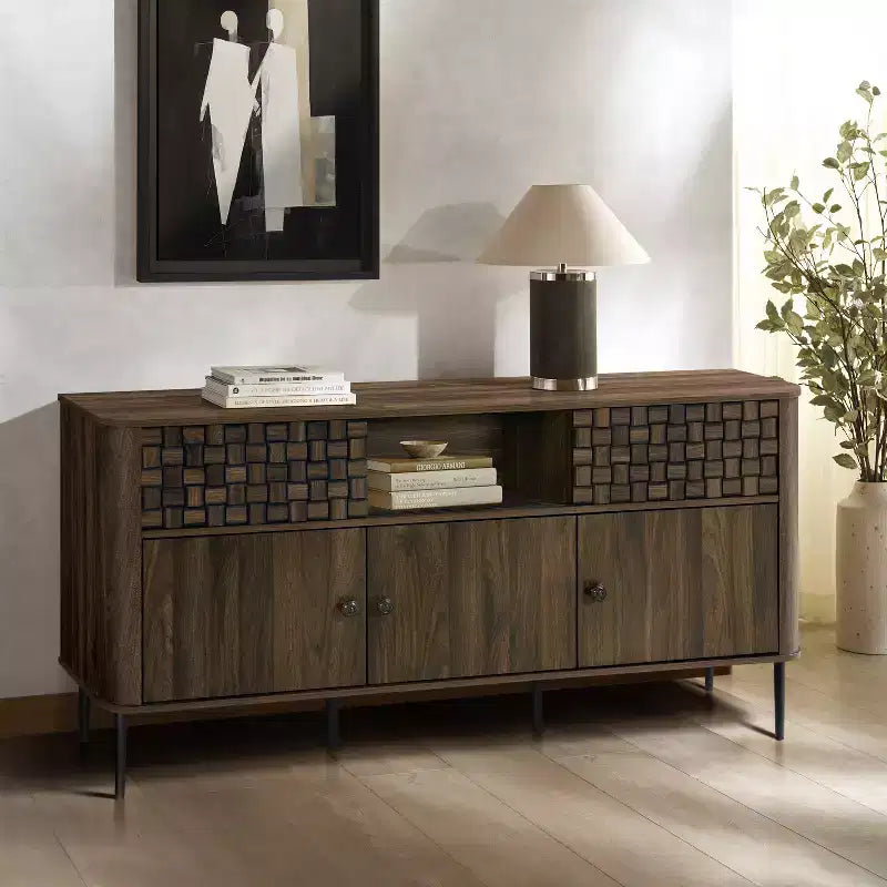 Credenza LuxenHome in legno lavorato rovere scuro con 3 ante a trama intrecciata e 2 ante scorrevoli