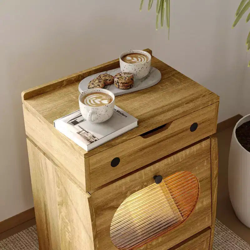 Comodino a forma di robot giocoso Famapy, rotazione a 360°, striscia LED touch-control, mobiletto laterale con piano girevole, ruote bloccabili