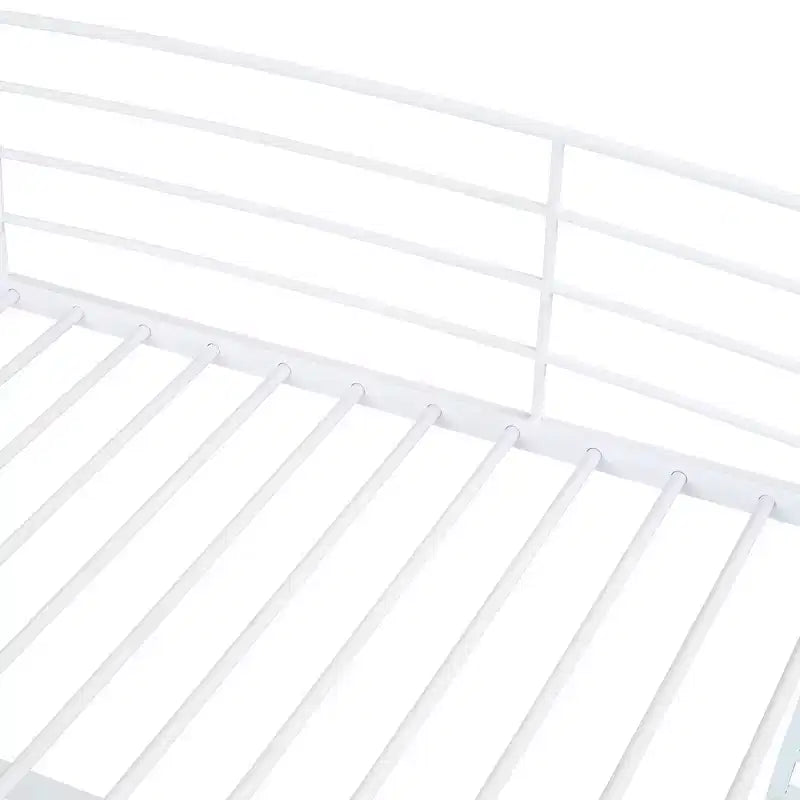 Letto a soppalco con ripiani e scrivania a L, struttura in metallo con prese, porte USB e ricarica wireless