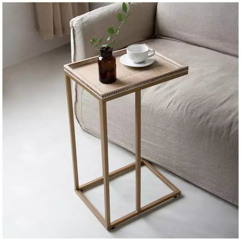 COZAYH Tavolino da divano a C stile rustico, mobile d'appoggio con piano in rattan intrecciato, color oro