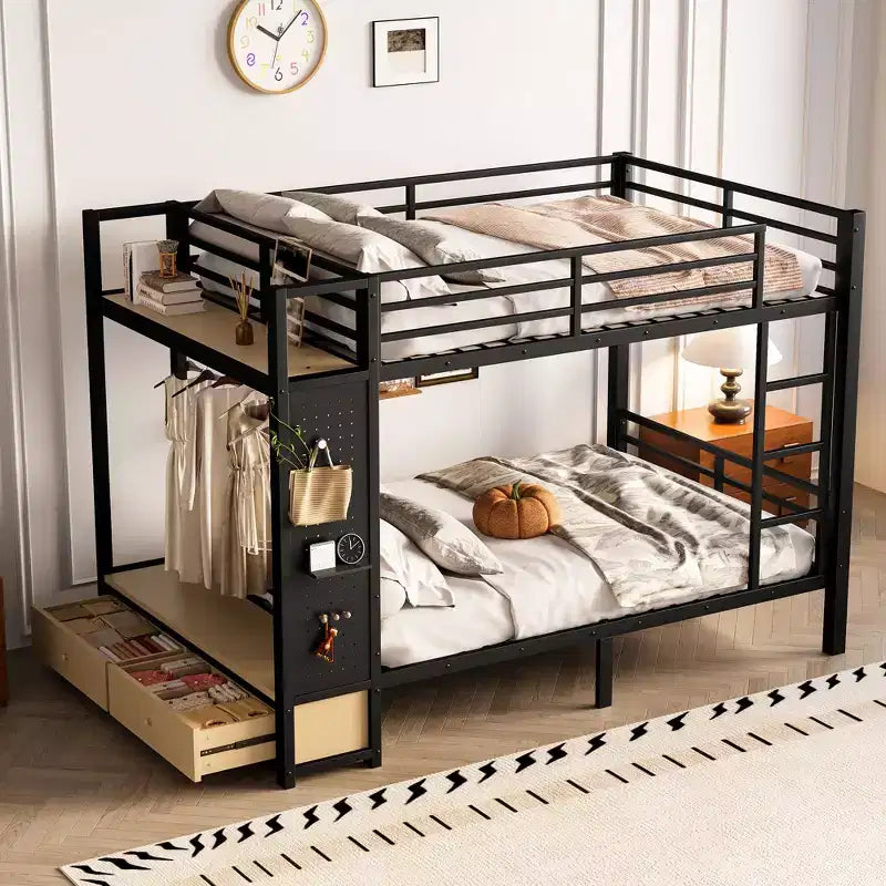 Letto a castello in metallo "Queen over Queen" per adolescenti con mensole, cassetti e pannello forato, nero