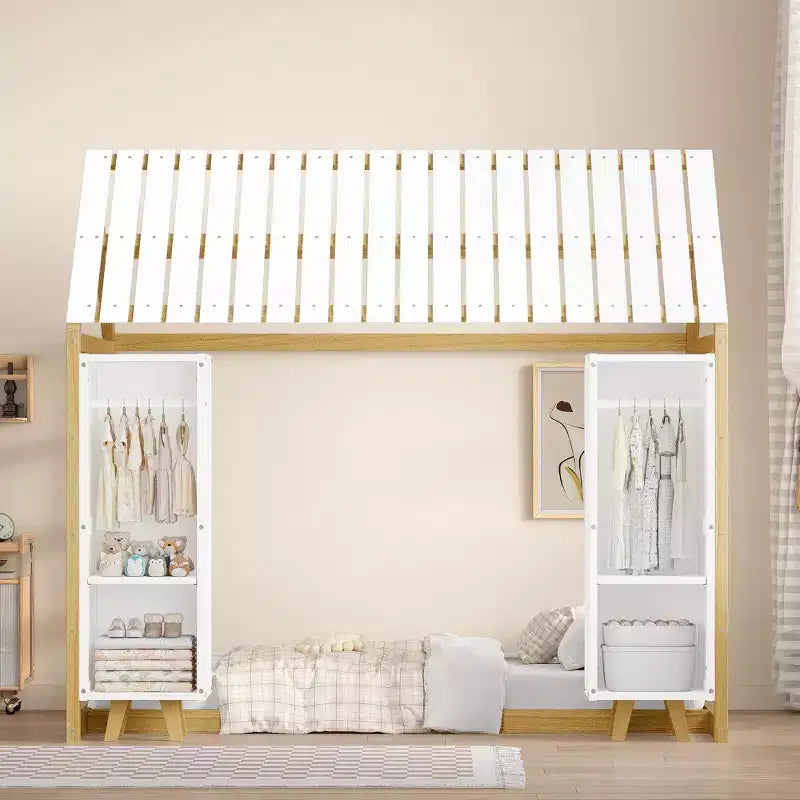 Lettino Montessori da pavimento singolo con sponde di sicurezza per bambini, struttura del letto a casetta in legno con tetto e mensole portaoggetti
