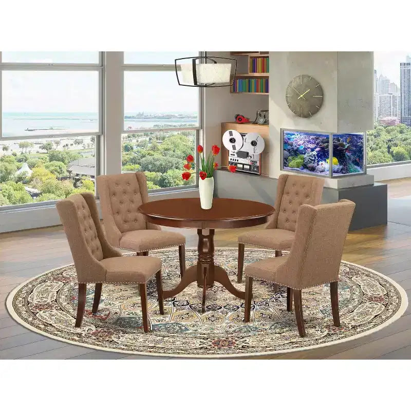 Tavolo da pranzo HomeStock 5 pezzi con piano in legno massello finitura mogano e 4 sedie Parson