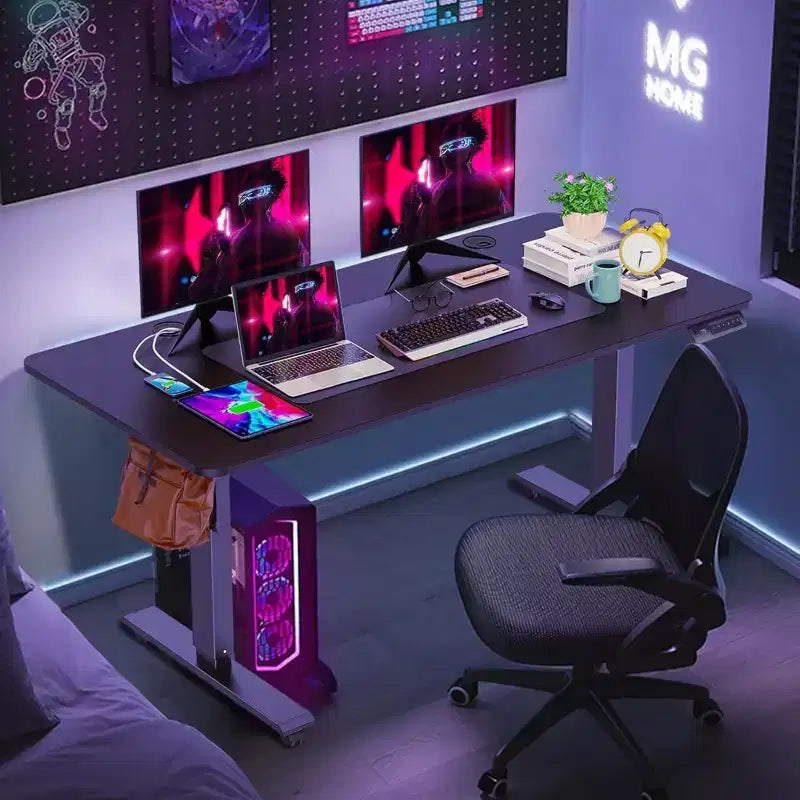 HOMDOX Scrivania Computer Elettrica Regolabile in Altezza 63 x 24 con prese Elettriche Ruote Rotanti Telaio a Doppia Trave Tappetino per Mouse Piano del Tavolo Giuntato Multifunzione