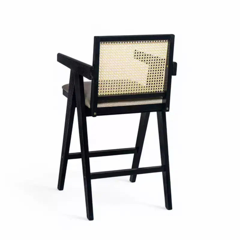 Set di 2 sgabelli da bar ad altezza bancone in legno massello – Finitura naturale, schienale in rattan, per isola cucina