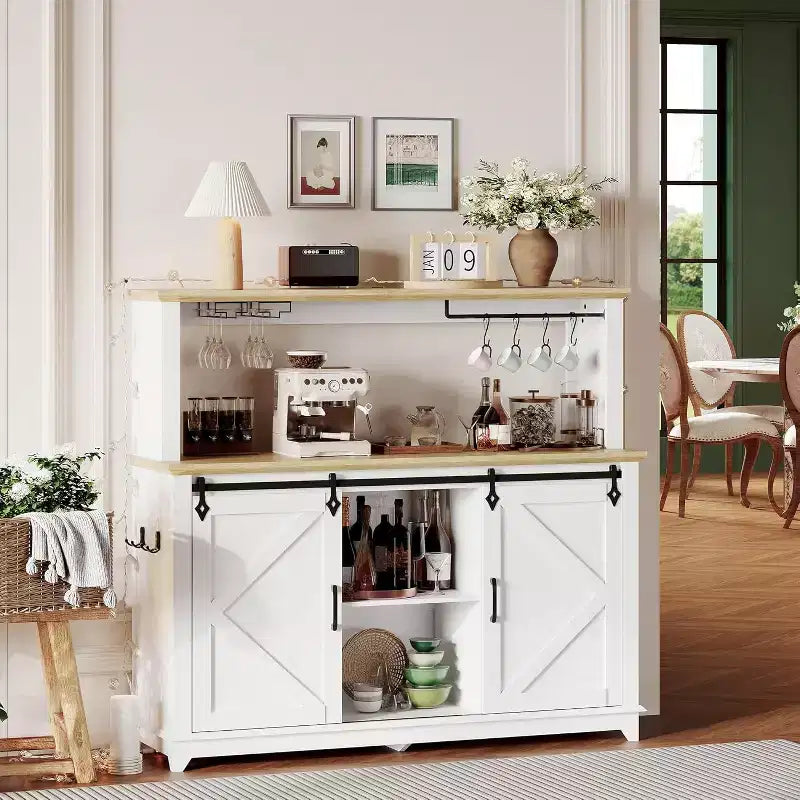 Mobiletto/Credenza da Caffè da 55 Pollici con Anta Scorrevole a Fienile, Design con Illuminazione d'Esposizione e Hub Multifunzione, Porta Calici per Sala da Pranzo
