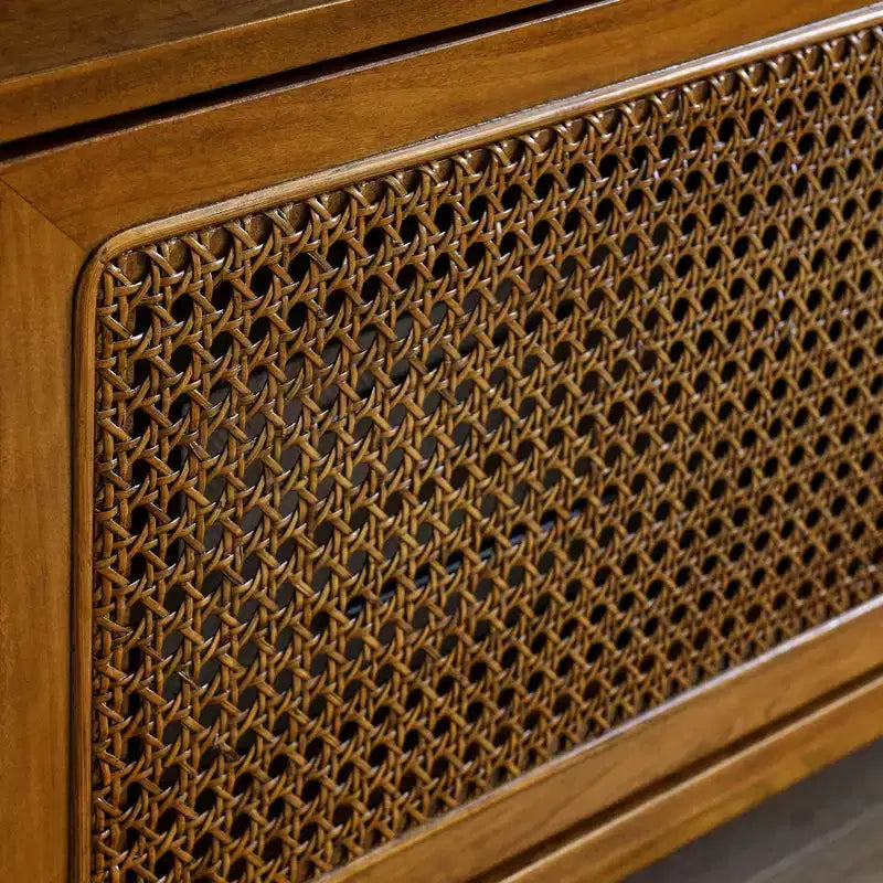 JVNOXK Mobile TV in Rattan Moderno di Metà Secolo da 150 cm per TV da 65 pollici, Base in Legno Massello con Ante in Rattan - Legno Chiaro