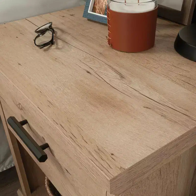 Comodino moderno GDFStudio Nolan in legno con cassetto e ripiano aperto