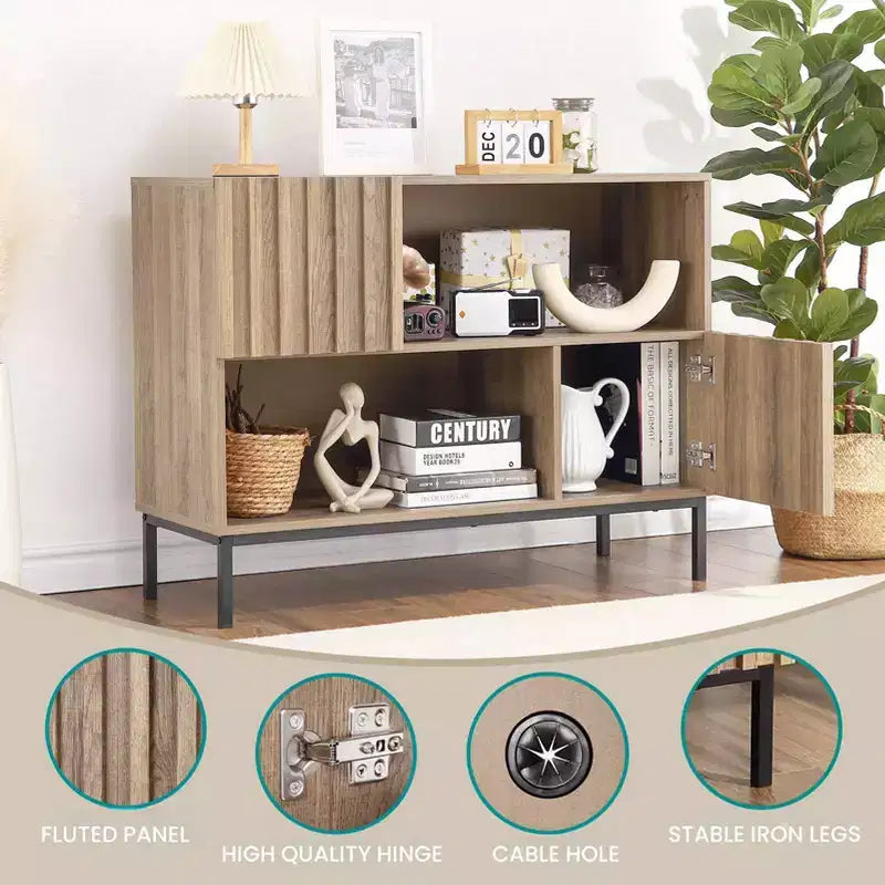 Credenza scanalata con spazio contenitivo, credenza buffet Mid-Century con ante e gambe in metallo, tavolo consolle per soggiorno e corridoio