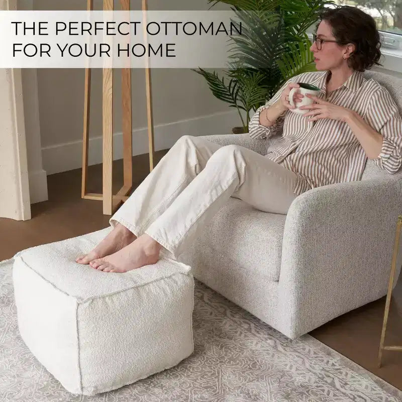 Pouf Ottomano Rotondo in Bouclé Poggiapiedi – Sgabello Leggero Imbottito in Schiuma per Salotto