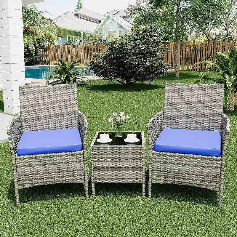 COZONY Set da 3 pezzi per patio esterno, 2 sedie in vimini di PE con tavolo da caffè in vetro e cuscino spesso per balcone, piscina, portico, cortile