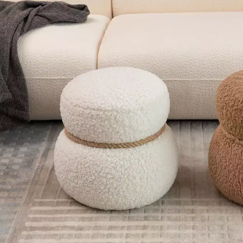 TUYOHW Poggiapiedi Rotondo a Forma di Pupazzo di Neve Imbottito, Carino Sgabello in Lana di Agnello per Toeletta con Struttura in Legno, Panca Porta Scarpe per Soggiorno, Camera da Letto, Ingresso