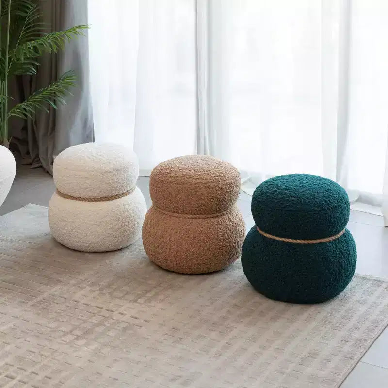 TUYOHW Poggiapiedi Rotondo a Forma di Pupazzo di Neve Imbottito, Carino Sgabello in Lana di Agnello per Toeletta con Struttura in Legno, Panca Porta Scarpe per Soggiorno, Camera da Letto, Ingresso