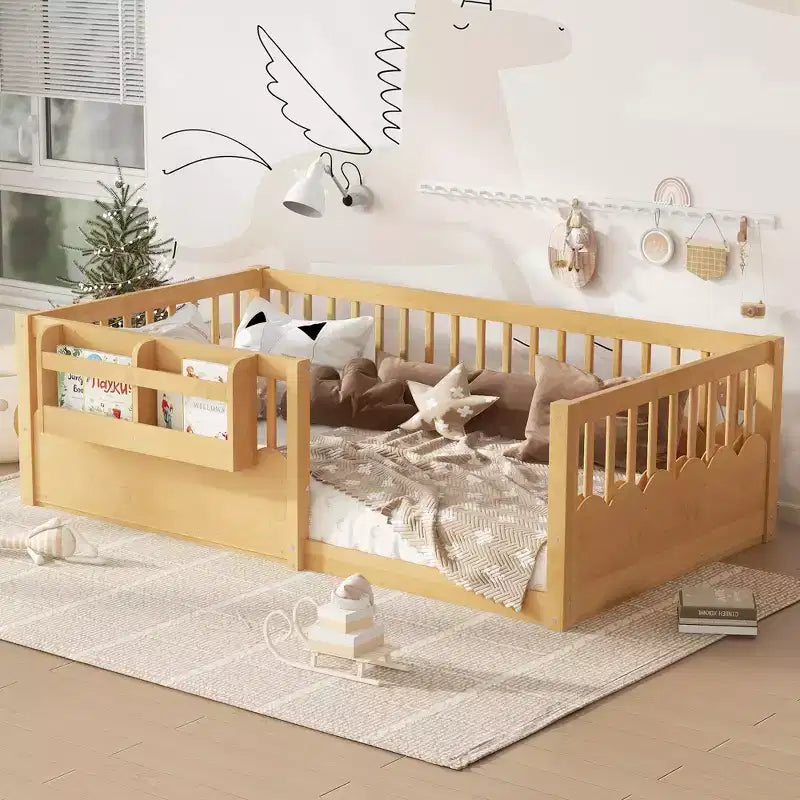 Struttura letto a pavimento Montessori per bambino, in legno, gemello/pieno/king, con recinzione rialzata e libreria, a basso profilo - ModernLuxe