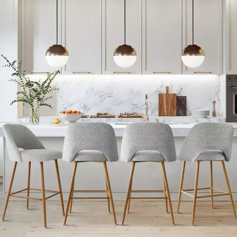 Set di 4 Sgabelli da Bar con Schienale in Bouclé, Altezza Bancone, Sgabelli da Colazione da 27" in Stile Moderno di Metà Secolo con Gambe in Metallo Effetto Legno - Panipeachy
