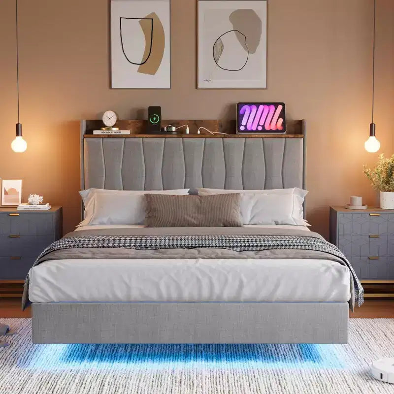 Struttura letto moderna con piattaforma fluttuante, design imbottito, robuste doghe in legno, non richiede materasso a molle, facile da montare, beige matrimoniale.