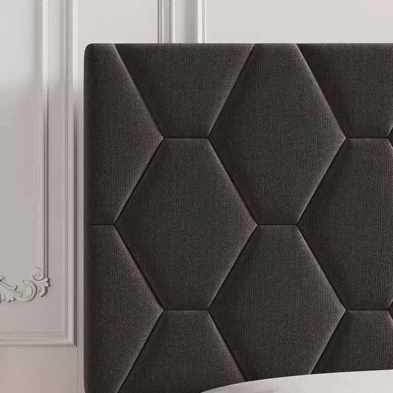 Struttura letto moderna imbottita con testiera regolabile, piattaforma resistente, supporto robusto con doghe in legno, silenziosa, non necessita di rete a molle.