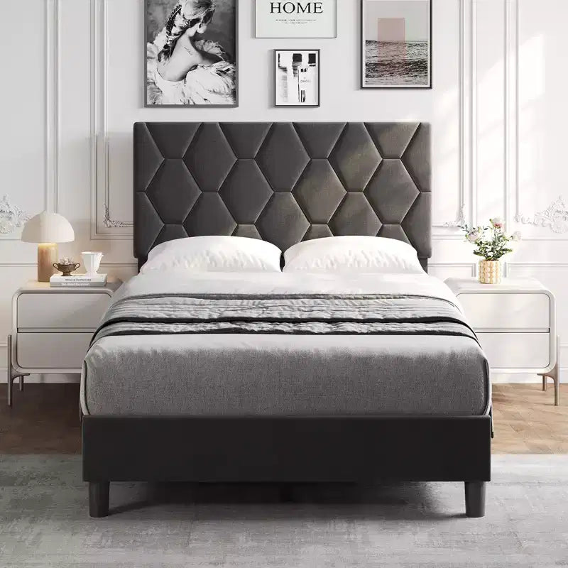 Struttura letto moderna imbottita con testiera regolabile, piattaforma resistente, supporto robusto con doghe in legno, silenziosa, non necessita di rete a molle.