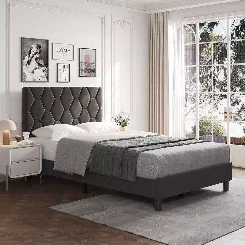 Struttura letto moderna imbottita con testiera regolabile, piattaforma resistente, supporto robusto con doghe in legno, silenziosa, non necessita di rete a molle.