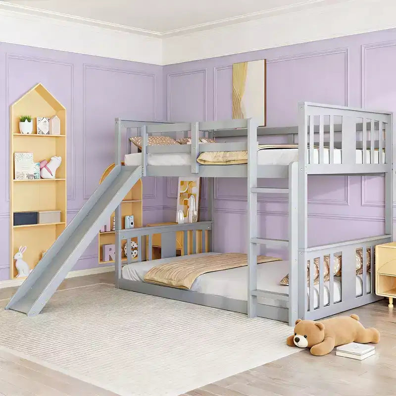 Letto a castello basso in legno Luxystar Twin over Twin con scivolo reversibile per la cameretta dei bambini