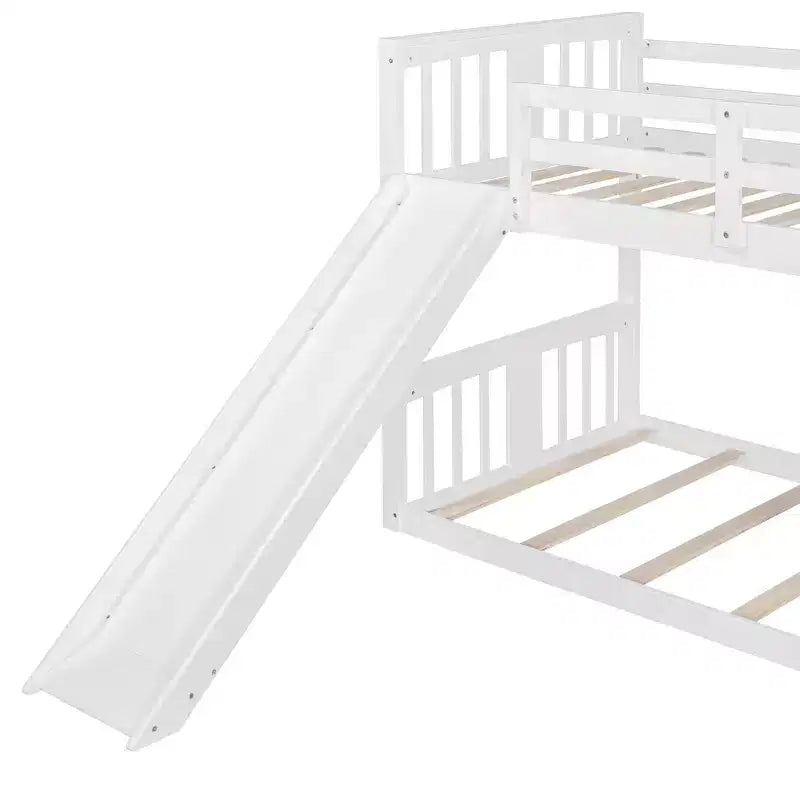 Letto a castello basso in legno Luxystar Twin over Twin con scivolo reversibile per la cameretta dei bambini