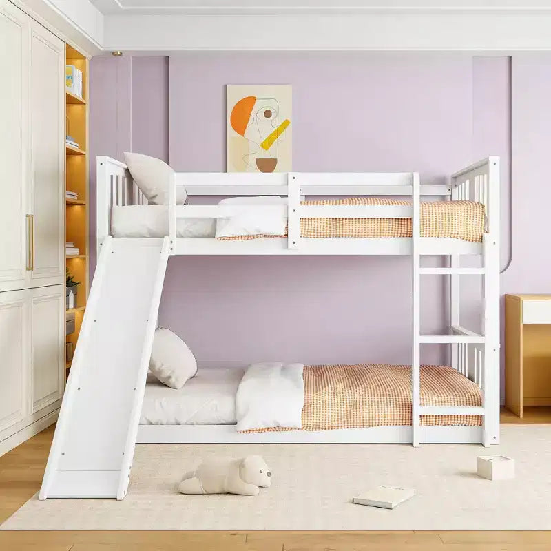 Letto a castello basso in legno Luxystar Twin over Twin con scivolo reversibile per la cameretta dei bambini