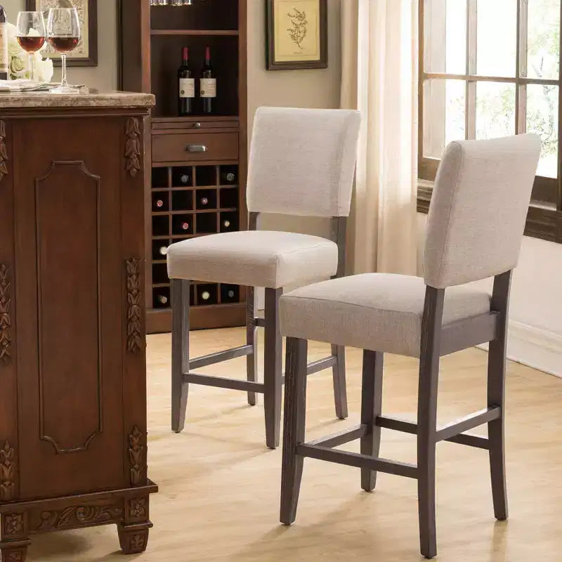 Set di 2 sgabelli da bar altezza bancone grigi - Leick Home: Lino imbottito, schienale imbottito, struttura in legno