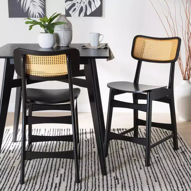 Set 2 Sgabelli da Bancone Baxton Studio Tafari in Legno e Rattan Marrone Scuro/Marrone Chiaro: Metà Secolo, Poggiapiedi Ergonomico