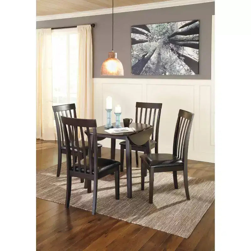 Tavolo da pranzo Hammis con piano rotondo a ribalta in legno/marrone scuro – Signature Design by Ashley: design compatto e salvaspazio, 4 posti a sedere