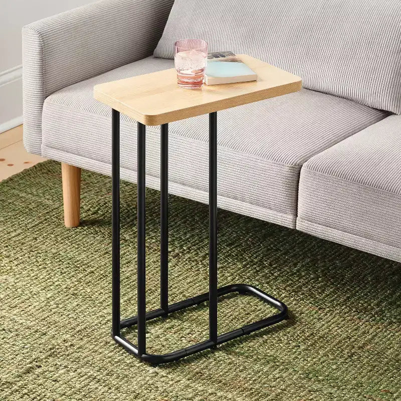 Tavolino a C con ripiano rettangolare in legno e metallo, in legno naturale - Room Essentials™