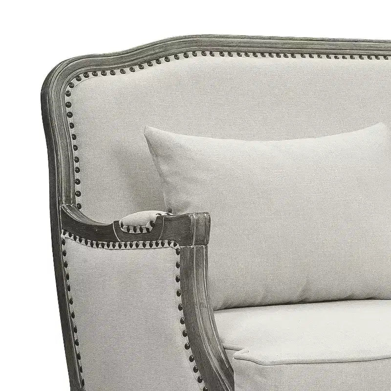 Divano Tania 76" in Lino Color Crema, Finitura Marrone, Dettagli Intagliati - Acme Furniture: Nessun Montaggio, Borchie Decorativethe