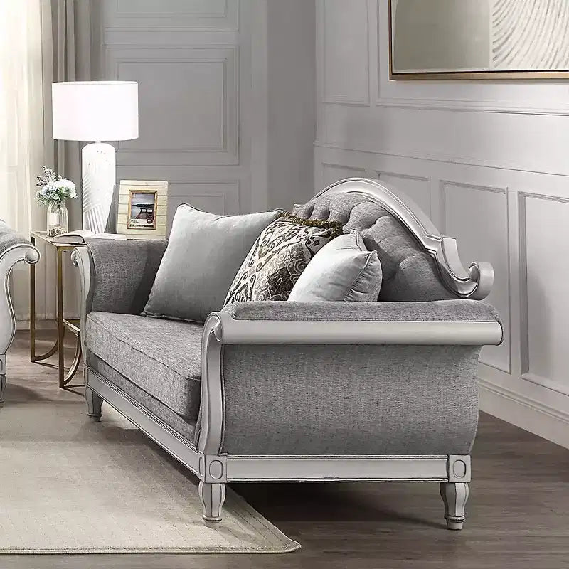 Divano Florian 71" in tessuto grigio e finitura bianco antico - Acme Furniture